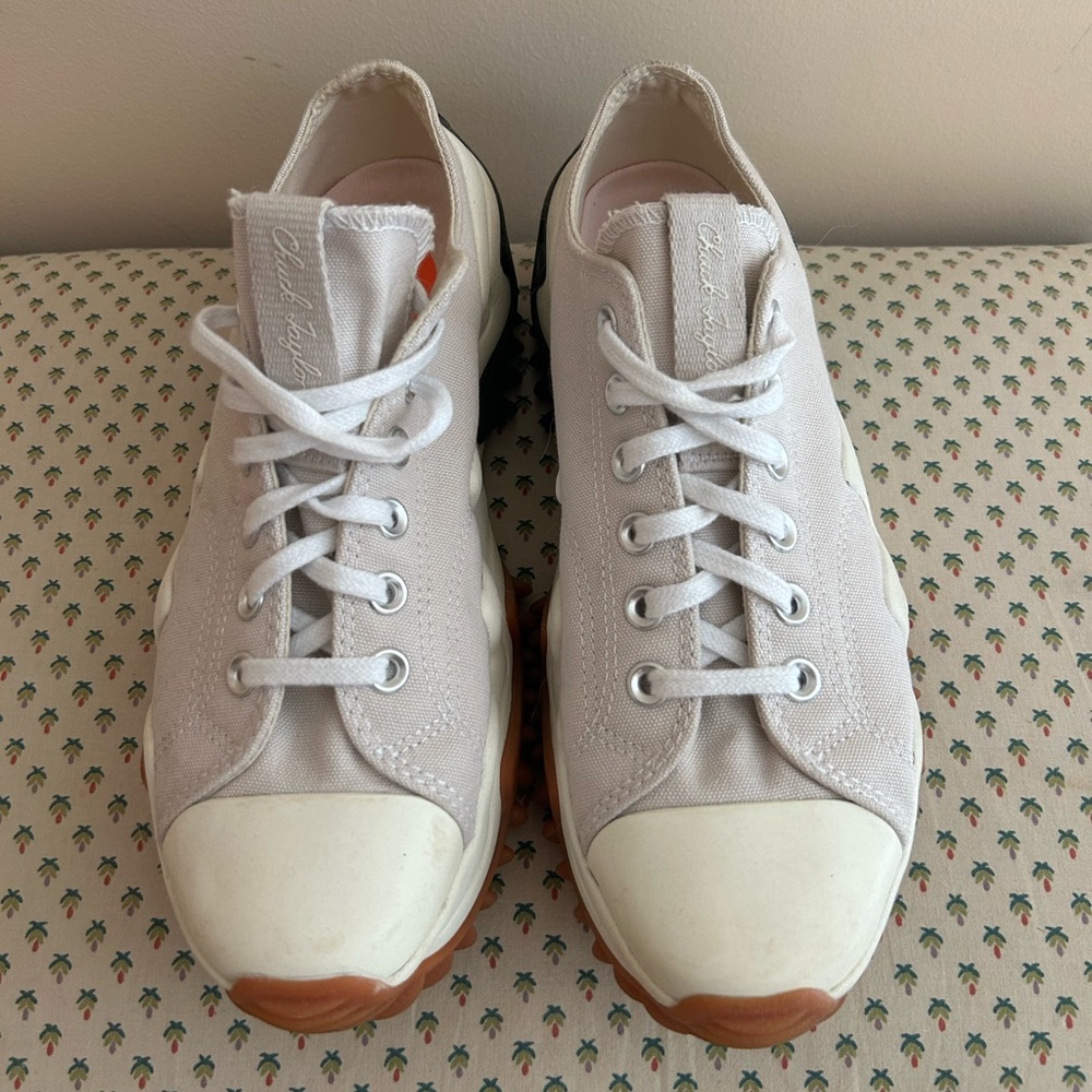 Brand new Converse Runstar Hike in their seasonal Color of last summer (beige)